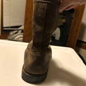 Men’s Uggs Boots size 13 need some cleaning but in great shape